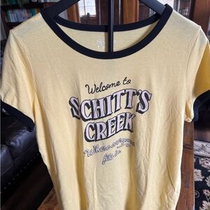 Schitt’s Creek “Welcome to Schitt’s Creek” Yellow Ringer Tee – Torrid Size 0